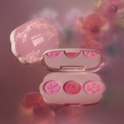 r.e.m.beauty Wicked: For Good, Cherry Blossom Blush Palette 8g