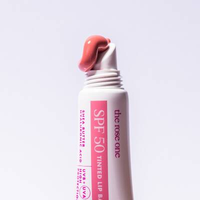 Hello Sunday The One Tinted Lip Balm LSF 50 – Pflegender Lippenbalsam Mit Rosaton & Sonnenschutz