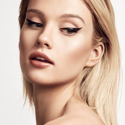 Rihanna White Eyeliner FENTY BEAUTY By Rihanna Flyliner Longwear