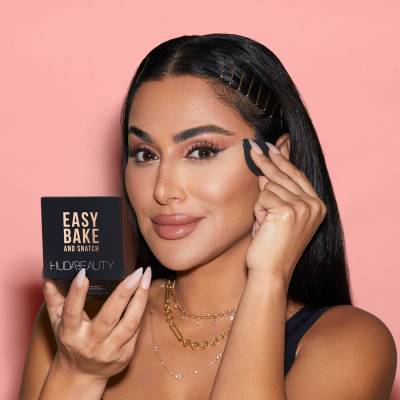 HUDA BEAUTY Easy Bake And Snatch Pressed Brightening & Setting Powder 8